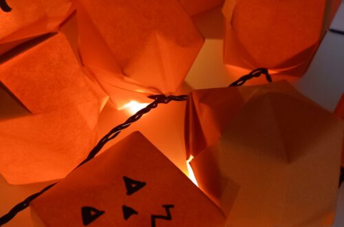 Orange pumpkin origami lights- DIY origami string lights